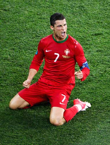 新疆一家进出口贸易公司向阿图什市捐赠足球场，价值1亿元（新疆某进出口贸易公司向阿图什市捐建价值1亿元的足球场）