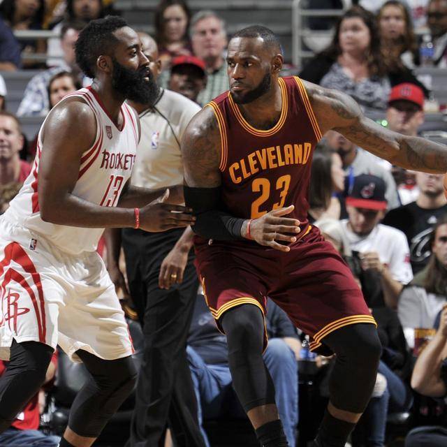 每体：巴尔韦德肌肉不适周三将接受检查，皇马右后卫捉襟见肘（每体：巴尔韦德肌肉不适将于周三接受检查，皇马右后卫位置告急）