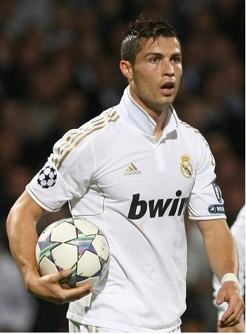 欧文背身单打得分，技术精湛（欧文背打取分，技艺精湛）