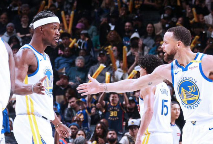 库有引力？美媒：本赛季库里不在场队友三分命中率骤降（美媒：本季库里不在场时，勇士队友三分命中率显著下滑）
