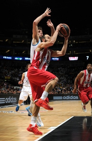 欧冠战报：皇马主场大胜对手,（欧冠快讯：皇马主场横扫对手）